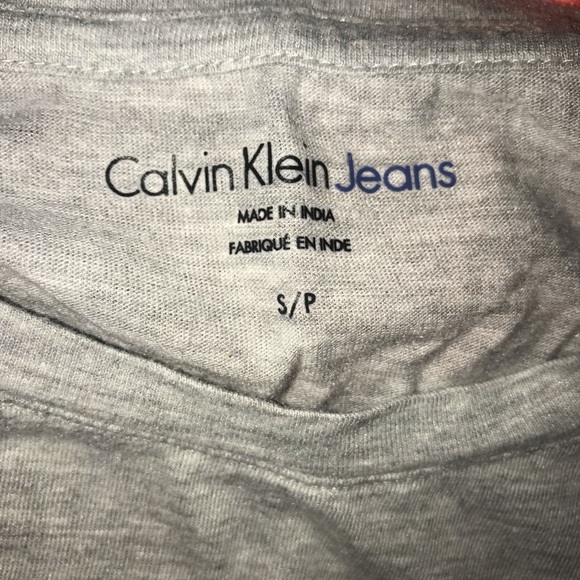 Calvin Klein T-shirt - Picture 2 of 2